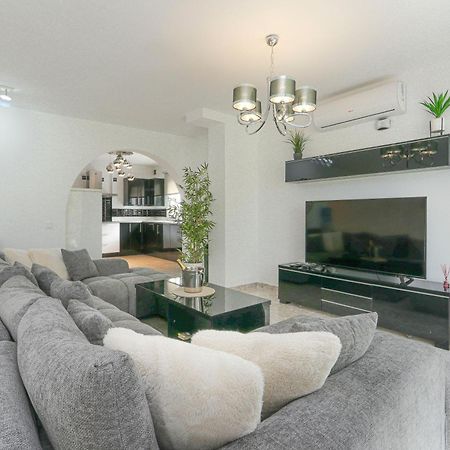 Presidential Suite Villamartin Plaza Av Brisas 67 لقنت المظهر الخارجي الصورة